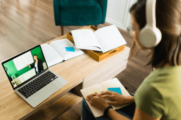 Coaching privé en ligne : tendances actuelles, modèles économiques et fonctionnalités essentielles